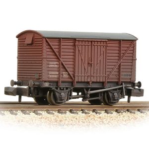 Graham Farish 373-703B BR 12T Ventilated Van with Planked Sides BR Bauxite Late Weathered